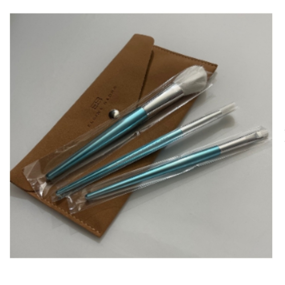 Elaina Badro BABY BLUES SET  Make up brush set